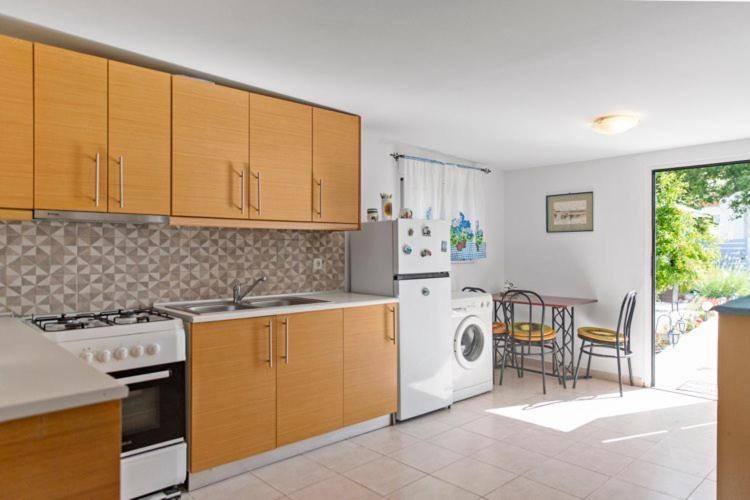 Holiday home Platanos